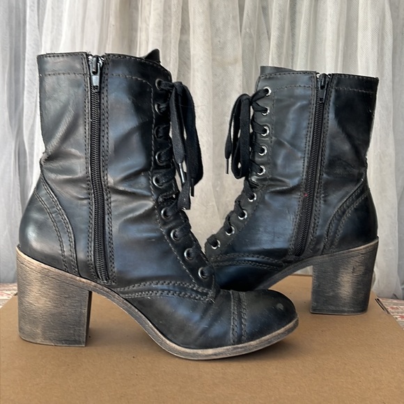 ⭐️ Rock & Candy Kiss Bliss black distressed chunky heel lace up zip up boots 7.5 - Picture 4 of 11